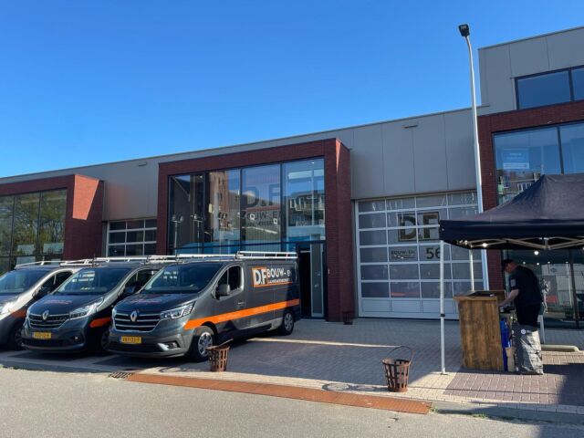 Afgelopen zaterdag hebben wij de geweldige opening gehad van ons nieuwe bedrijfspand. Iedereen bedankt voor jullie geweldige reacties en cadeaus #denfbouw